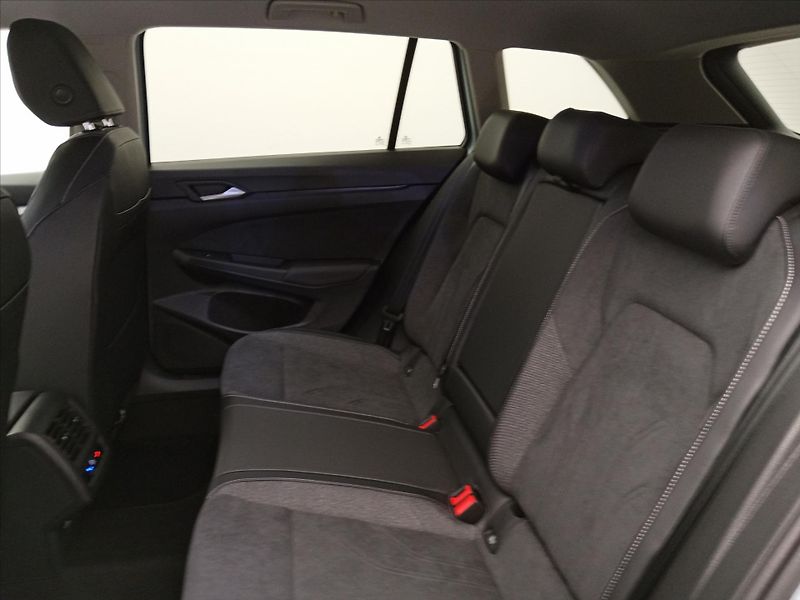 Volkswagen Golf Variant (2025) 1,5 TSI 6g  People - fotka 11 z 21