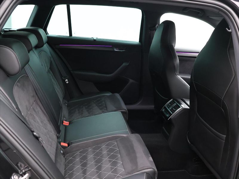 Škoda Superb 2,0 TDI 140kW DSG Sportline - fotka 13 z 36