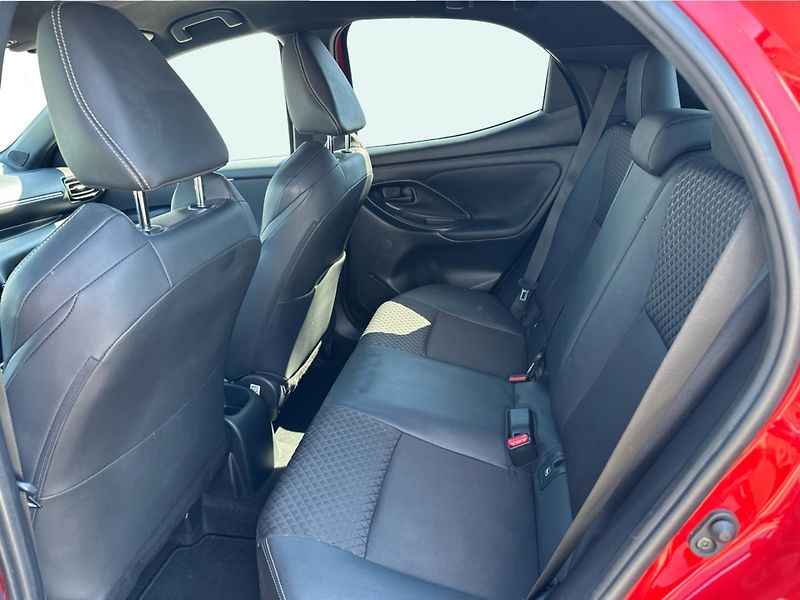 Toyota Yaris 1.5 GR Sport Selection Style - fotka 12 z 26