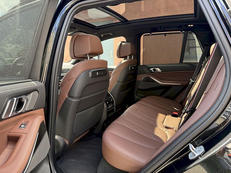 BMW X5 xDrive40d M-PRO Individual AIR - fotka 22 z 53