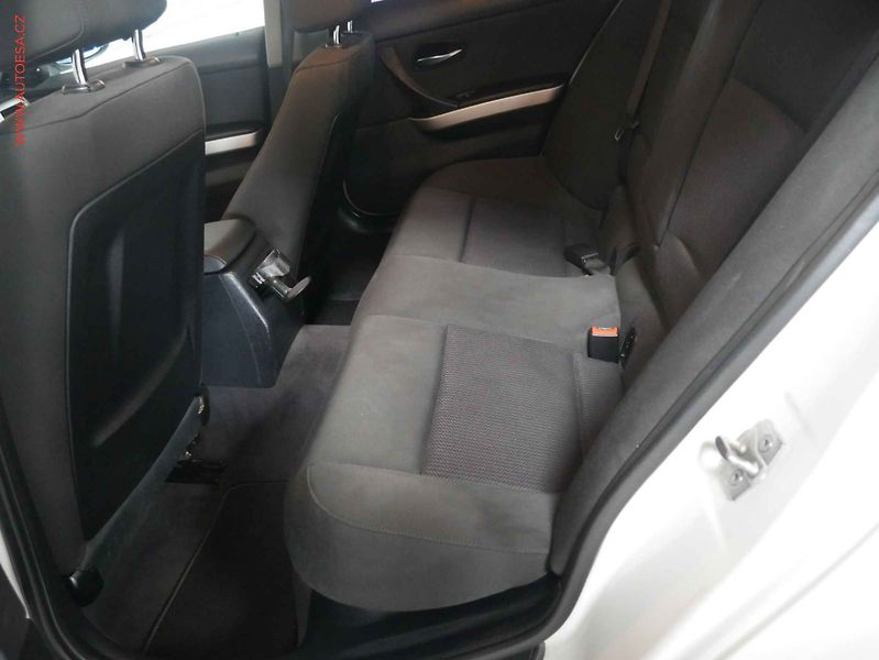 BMW Řada 3 (2010) 2.0d, AC, temp. - fotka 11 z 19
