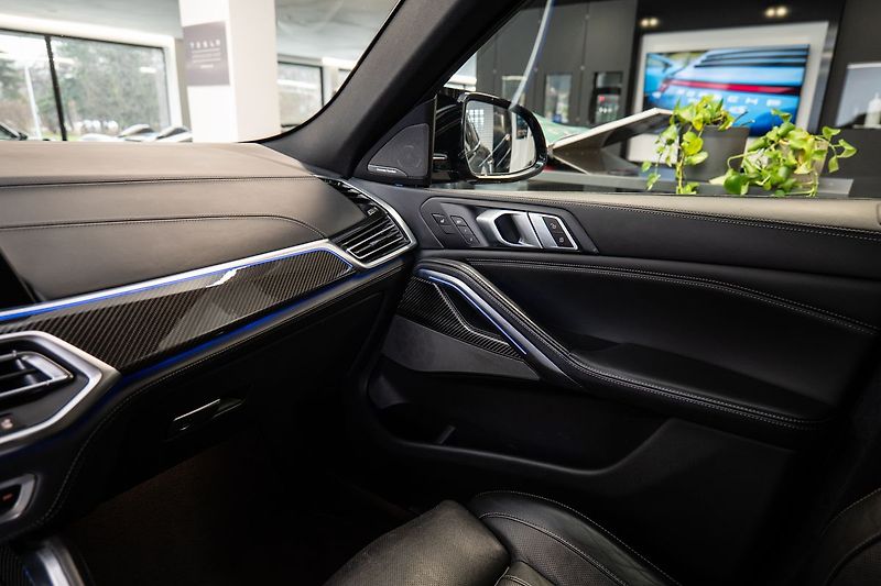 BMW X6 M50i HAXER/HarmanKardon/360 - fotka 17 z 25