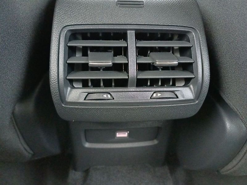 Citroën C4 YOU Hybrid 110k Automatic - fotka 19 z 35