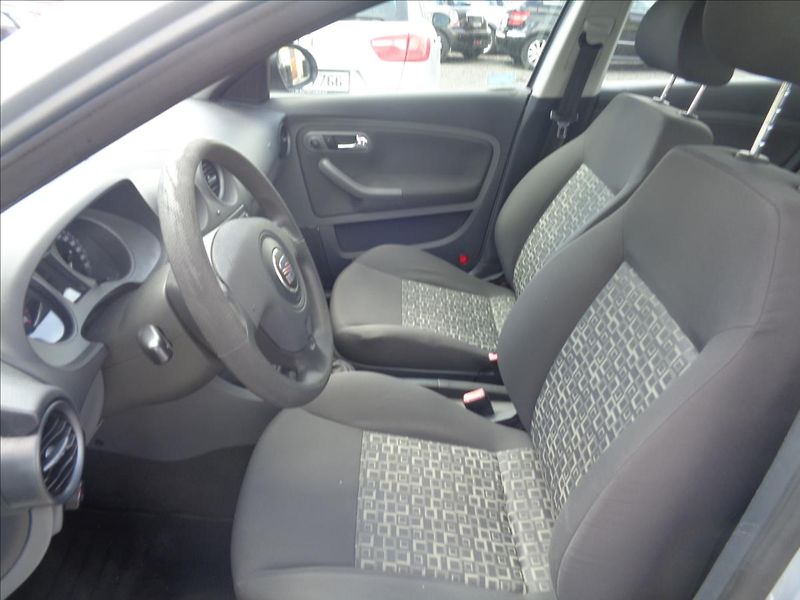 Seat Ibiza 1,4 16 V  první majitel - fotka 12 z 15