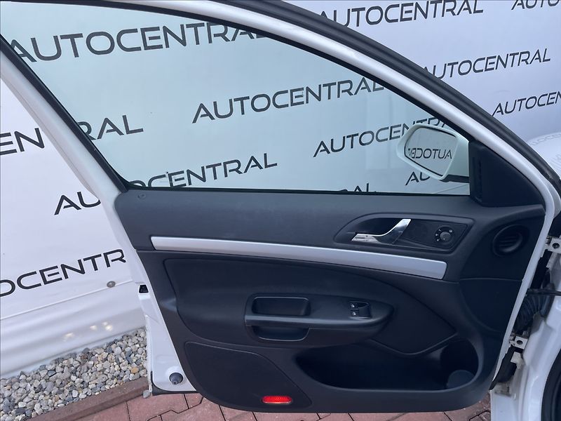 Škoda Octavia 1,8 TSi,118kW,RS paket - fotka 17 z 20