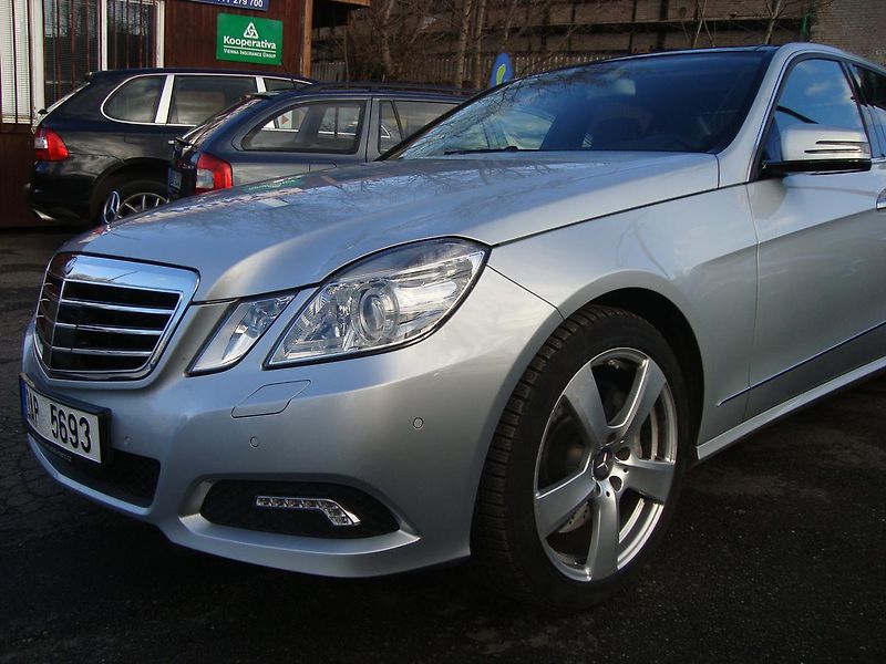 Mercedes-Benz Třídy E (2008) E 500,1.Maj. v ČR,Servisní k. - fotka 12 z 74