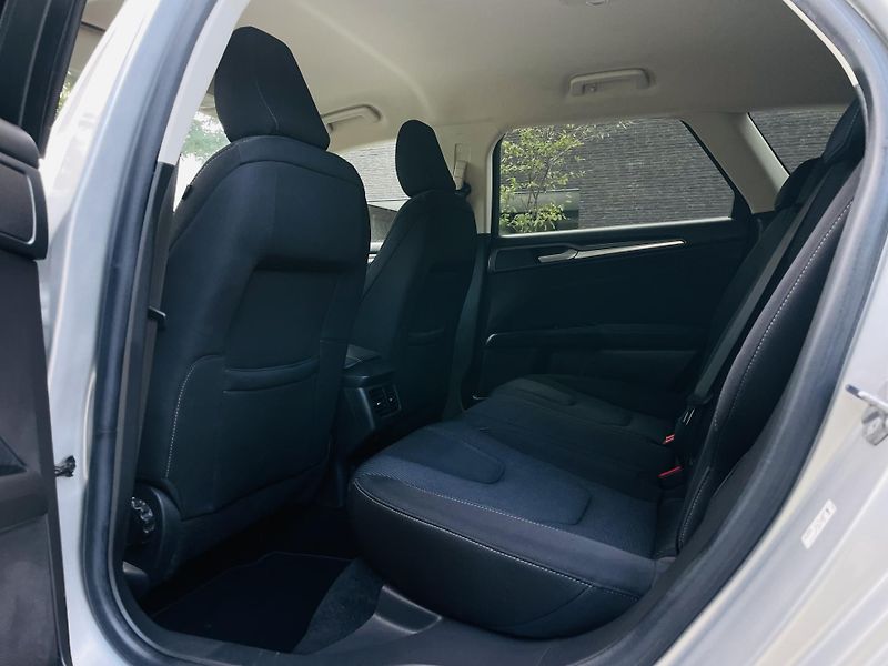 Ford Mondeo 2.0TDCi AUTOMAT SERVISKA TAŽNÉ - fotka 31 z 44