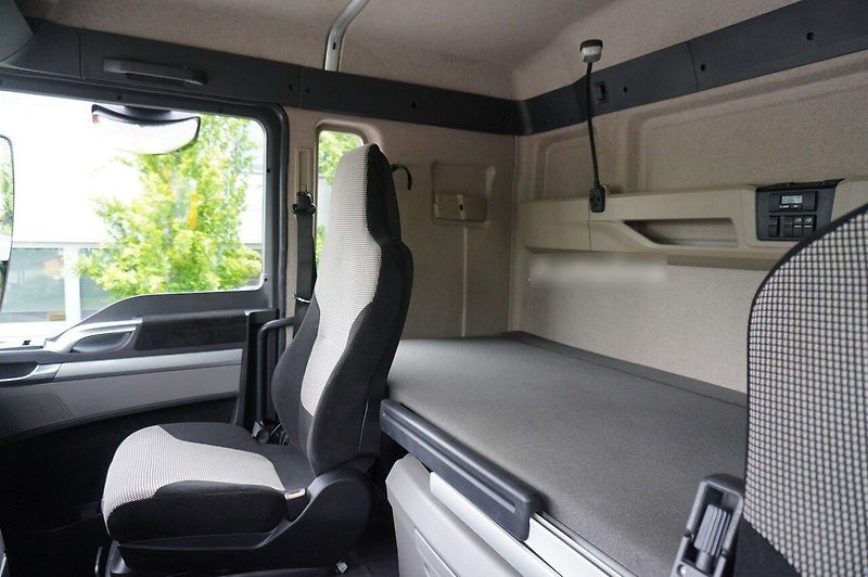 MAN TGX (2020) 33.640  6x4 tahač 70t EURO 6 - fotka 13 z 18