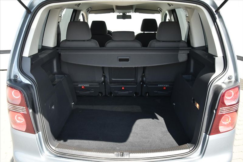 Volkswagen Touran 1.9TDI 77kW COMFORTLINE ČR - fotka 11 z 21