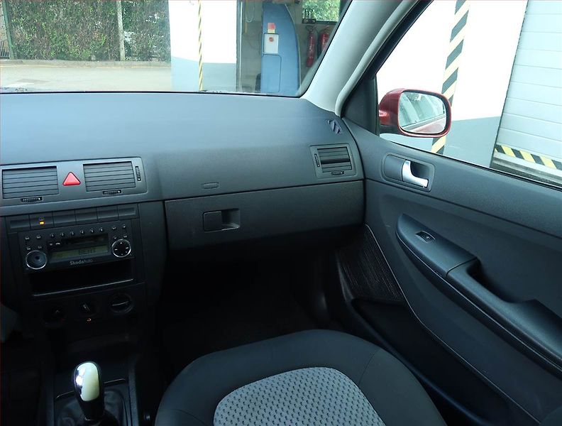 Škoda Fabia (2004) 1.2, oblíbený vůz - fotka 8 z 14