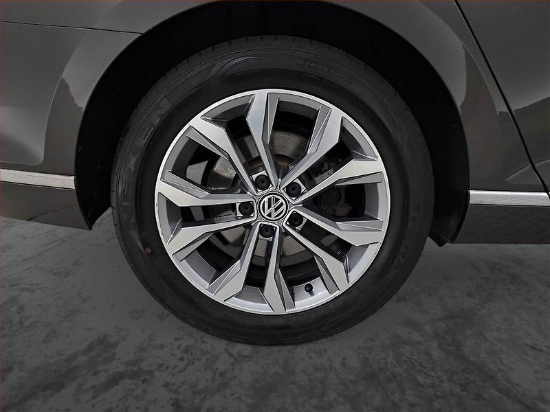 Volkswagen Passat (2017) Highline 1.8 TSI, Automat - fotka 15 z 17