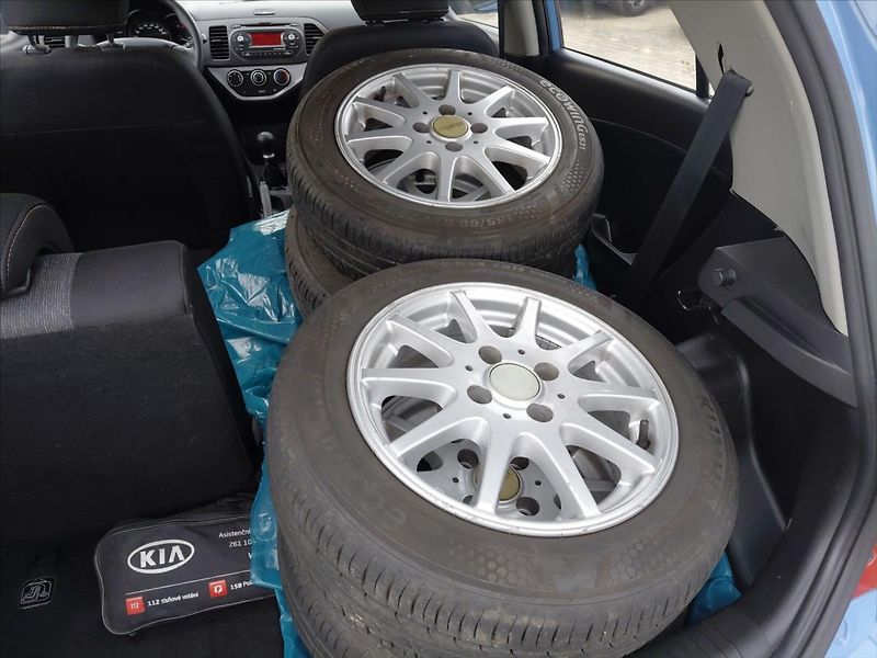 Kia Picanto 1,0   1.0i - fotka 20 z 23