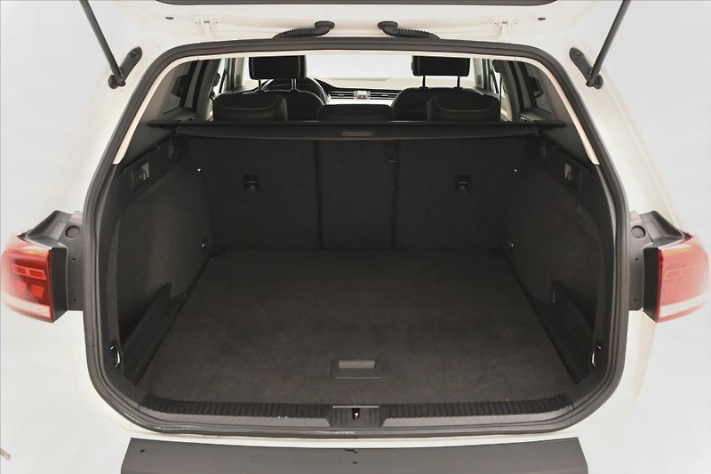 Volkswagen Passat 2,0 TDI 110 kW DSG Elegance Zá - fotka 11 z 33