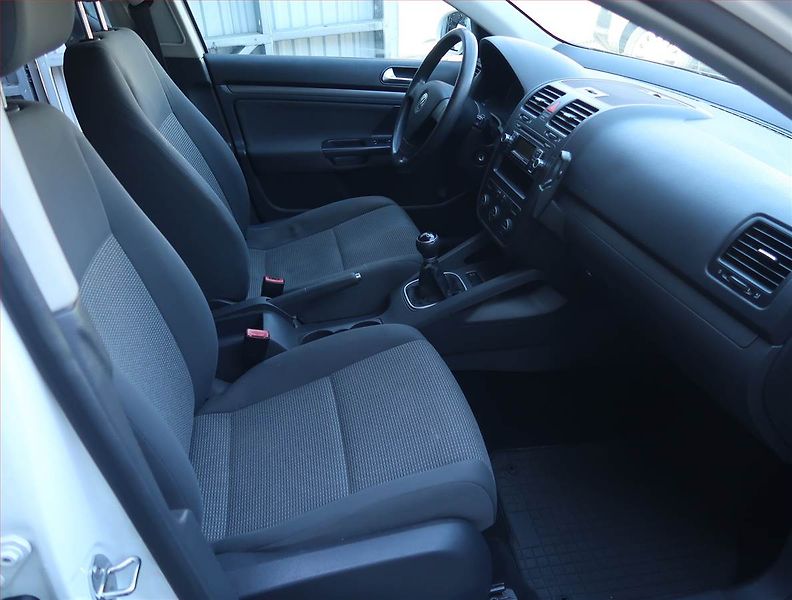 Volkswagen Golf (2009) 1.9 TDI, nová STK, Klima - fotka 9 z 14