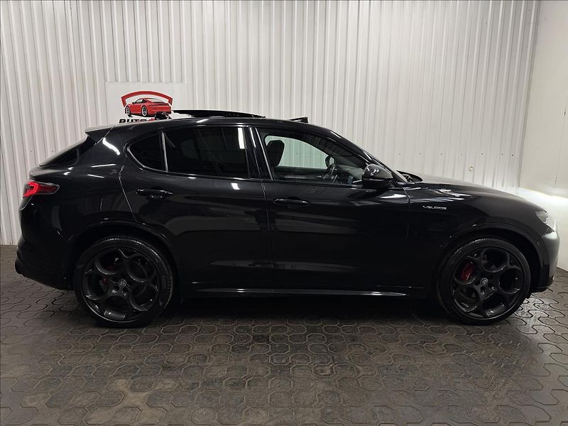 Alfa Romeo Stelvio VELOCE 154kW Q4 PANO H&K R21 - fotka 10 z 42