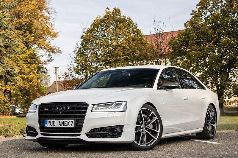 Audi S8 - fotografie inzerátu