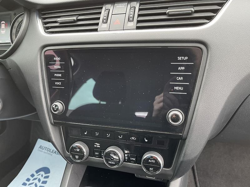 Škoda Octavia 1.6 TDi 85kW Dsg STYLE+ DPH ČR - fotka 29 z 39