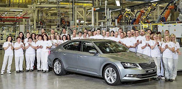 V kvasinském závodě automobilky Škoda Auto dnes z linky sjel první Superb třetí generace.