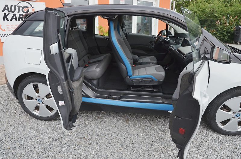 BMW i3 (2022) 120Ah // REZERVOVÁNO // - fotka 11 z 36