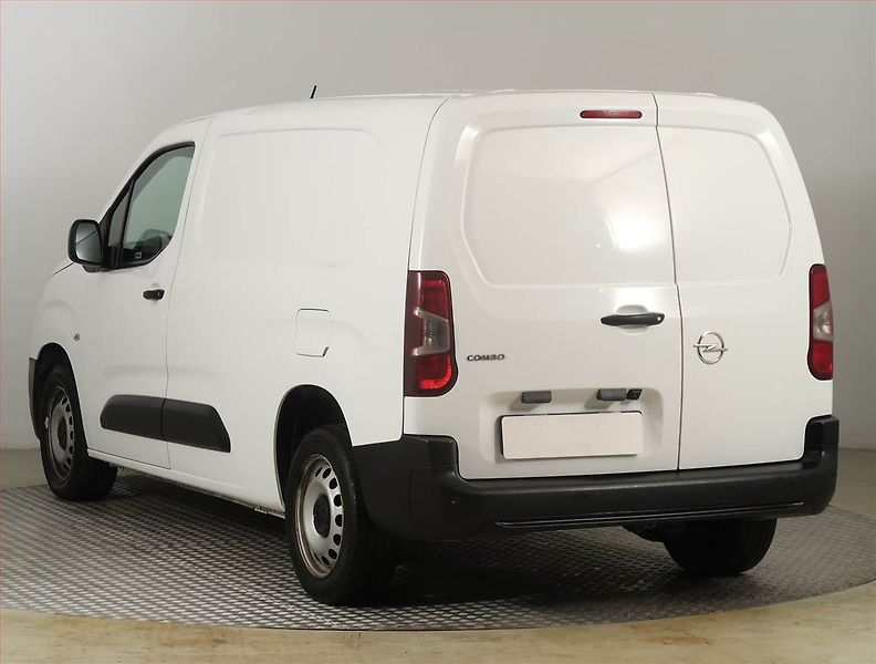 Opel Combo (2022) Maxi 1.5 CDTI, 3Místa, ČR, DPH - fotka 4 z 17