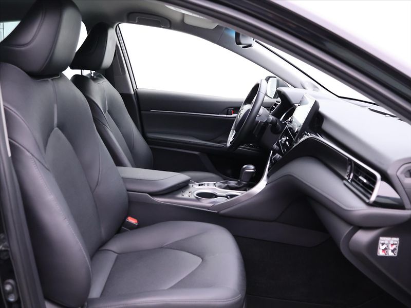 Toyota Camry 2,5 HEV Aut. CZ Executive DPH - fotka 13 z 40