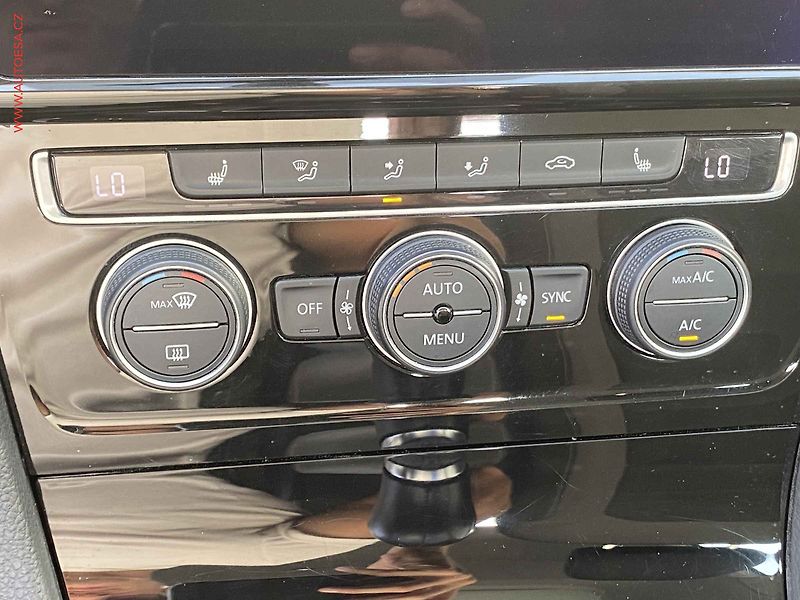Volkswagen Golf (2017) 1.5TSi, Highline, LED, šíbr - fotka 14 z 15