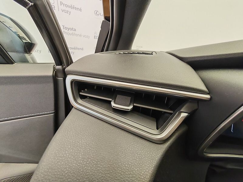 Toyota Corolla Touring Sports 2.0 Hybrid Styl - fotka 25 z 38