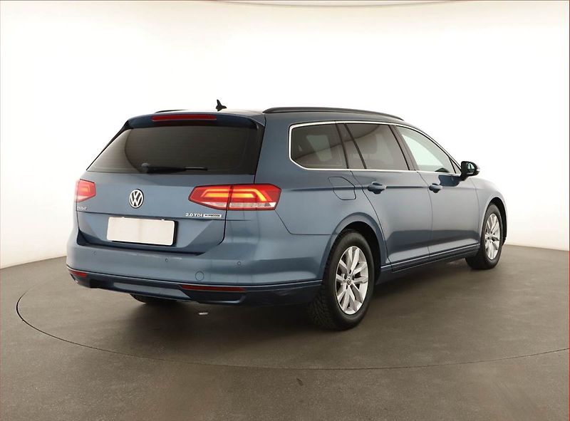 Volkswagen Passat (2015) 2.0 TDI, Navi, Tempomat - fotka 5 z 20