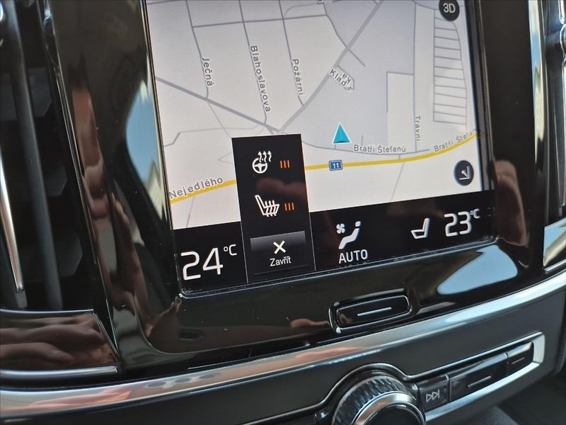 Volvo V90 2,0 B4 FWD Momentum Advanced - fotka 17 z 18