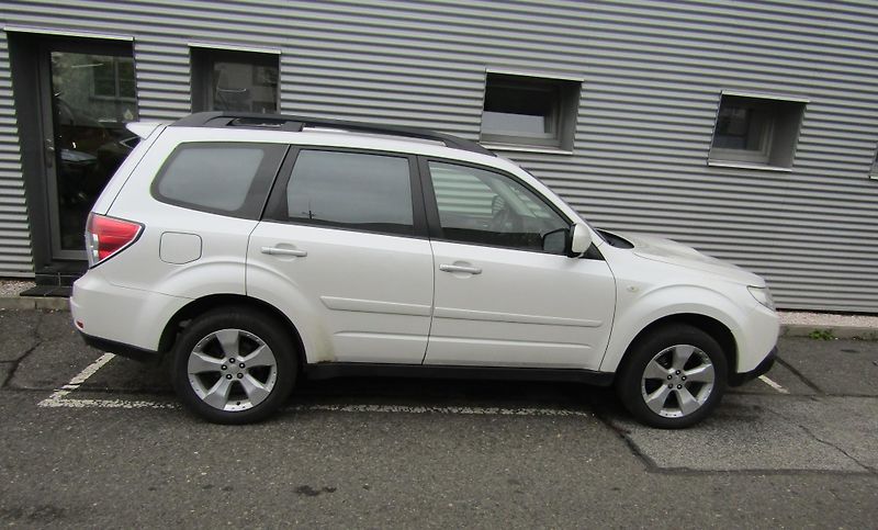 Subaru Forester (2009) 2,5 XT 5MT 169 kW ČR 1. maj. - fotka 15 z 24