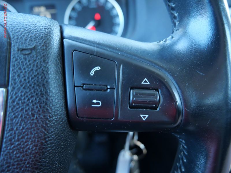 Škoda Octavia (2010) 1.6TDi, ČR, Ambiente, TZ - fotka 17 z 19
