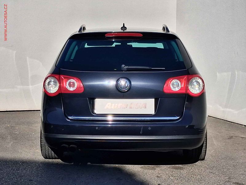 Volkswagen Passat (2009) 2.0 TDi, Sport, navi, Webasto - fotka 5 z 21