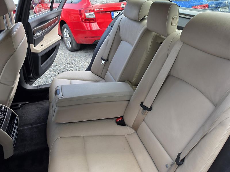 BMW Řada 7 730d  - fotka 10 z 19