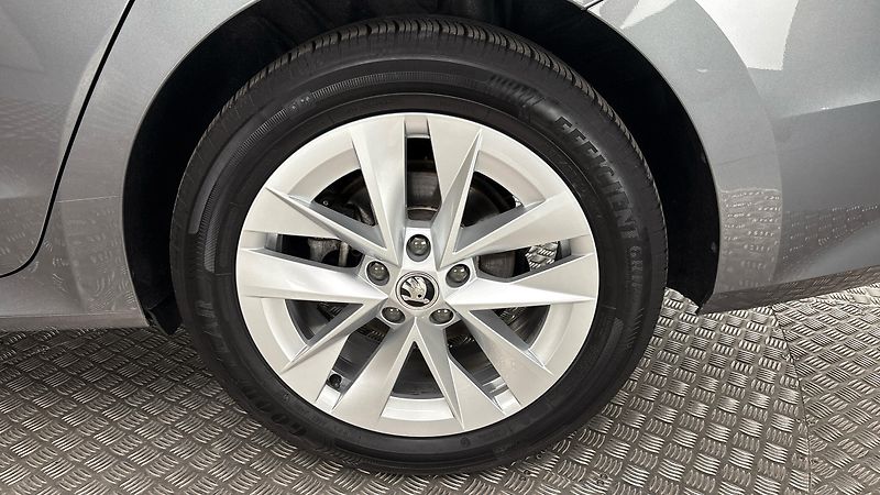 Škoda Octavia 1.4 TSI iV DSG Style Combi - fotka 19 z 27