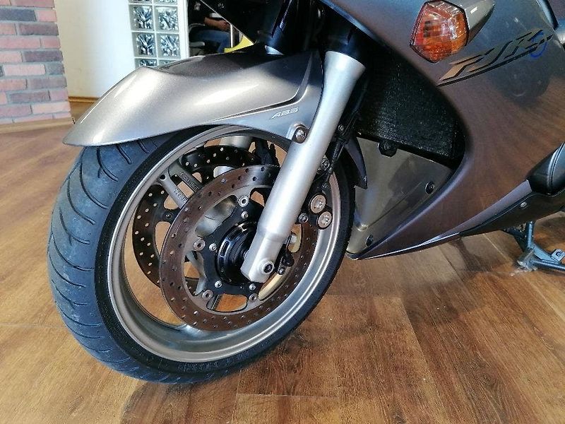 Yamaha FJR 1300 A (2004) - fotka 10 z 20