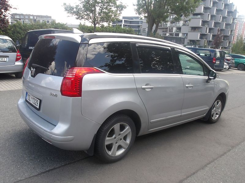 Peugeot 5008 1,6i KŮŽE, PĚKNÝ ! - fotka 8 z 29
