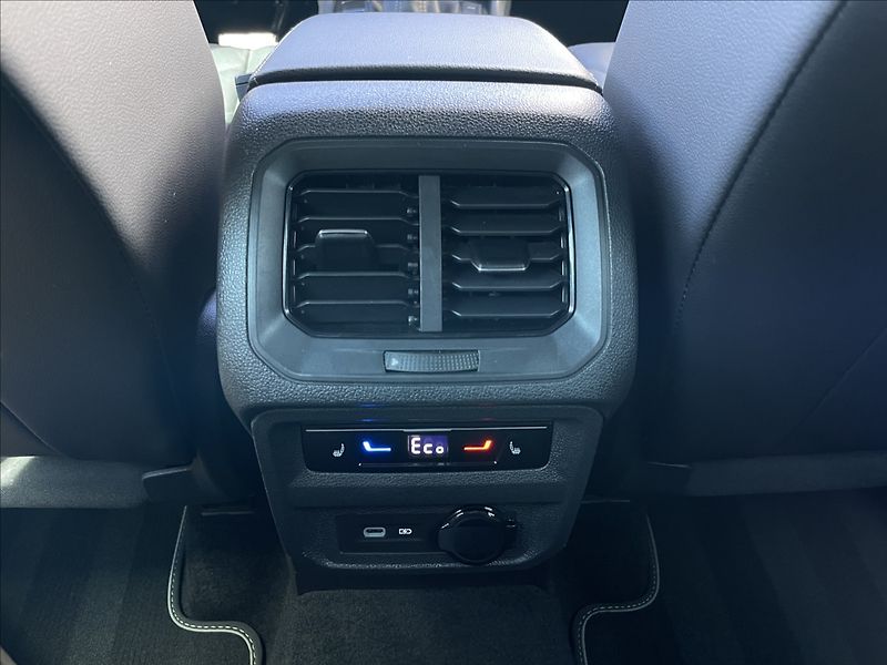 Volkswagen Tiguan 1,4 TSI PHEV DSG R-Line TAŽNÉ - fotka 13 z 25