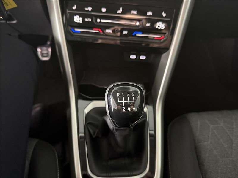 Volkswagen T-Roc 1,0   TSI 85kW,1.MAJ,SERVISKA - fotka 18 z 23