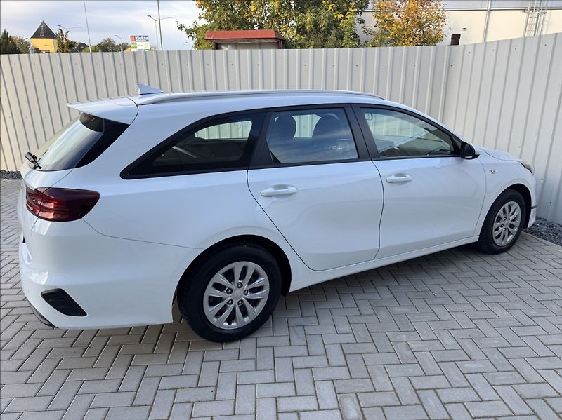 Kia Ceed 1,6 CRDi SW FRESH DPH 1.maj ČR - fotka 13 z 50