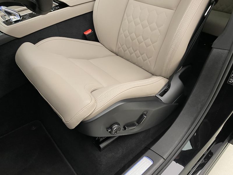 Volvo XC90 B5 AWD BRIGHT PLUS REZERVACE - fotka 25 z 64