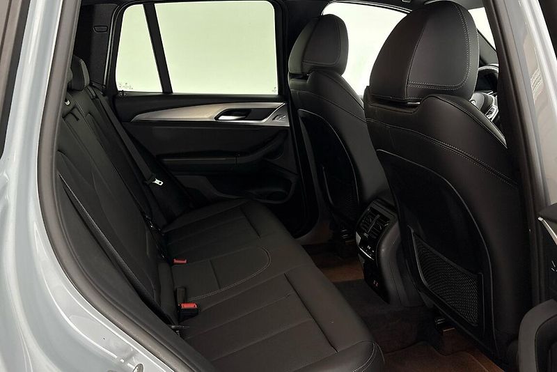 BMW X3 xDrive30d - fotka 11 z 25