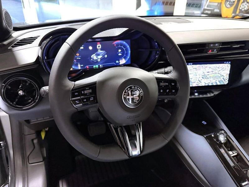 Alfa Romeo Junior (2026) Ibrida 1.2 Turbo Hybrid 145k * - fotka 14 z 16