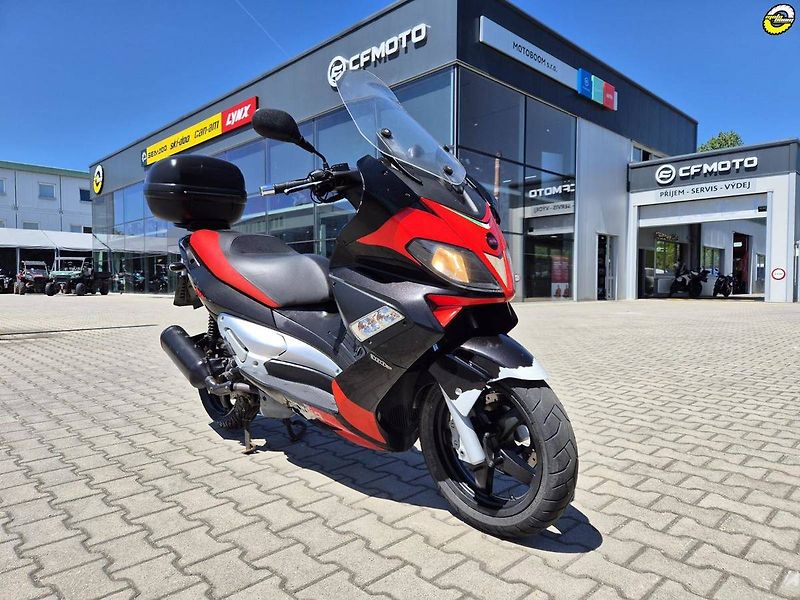 Aprilia SR Max 300 (2012) - fotka 1 z 23