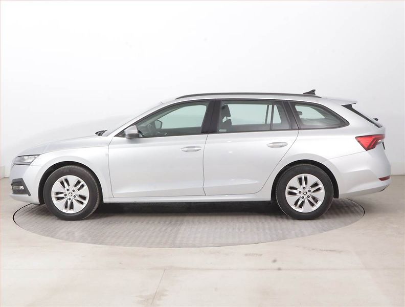 Škoda Octavia (2023) Ambition 2.0 TDI, ČR,1.maj - fotka 3 z 15