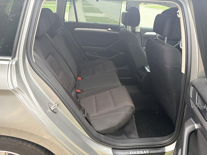 Volkswagen Passat 2.0TDI 110KW MATRIX REZERVACE - fotka 57 z 62