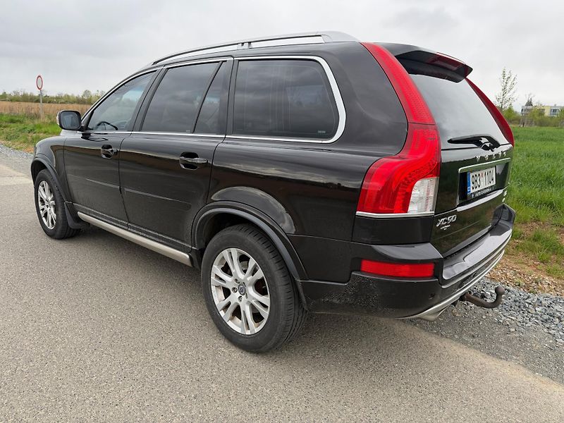 Volvo XC90 (2013) 2.4 D5 AWD SUMMUM AUT 7 míst - fotka 4 z 15