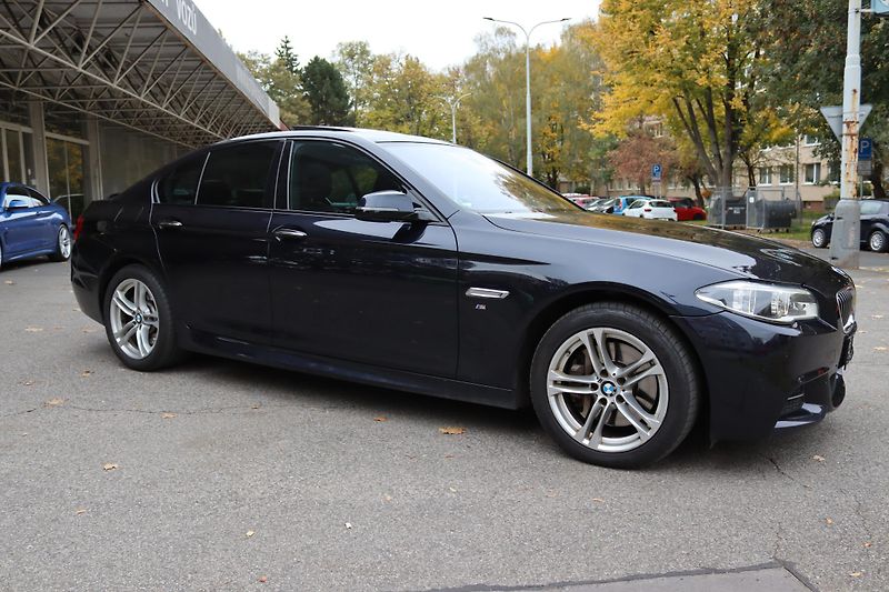 BMW Řada 5 - fotka 10 z 61