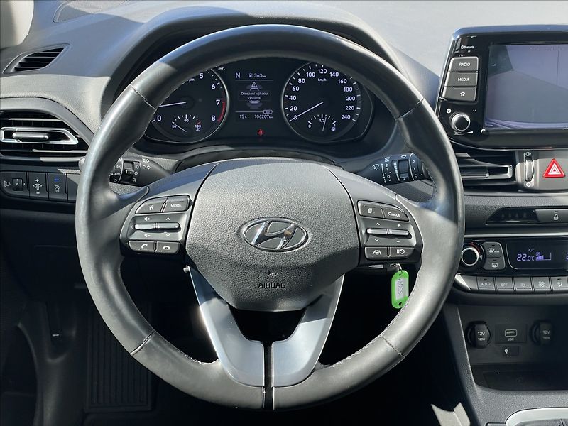 Hyundai i30 1,5 T-GDI Combi Family Smart - fotka 8 z 22