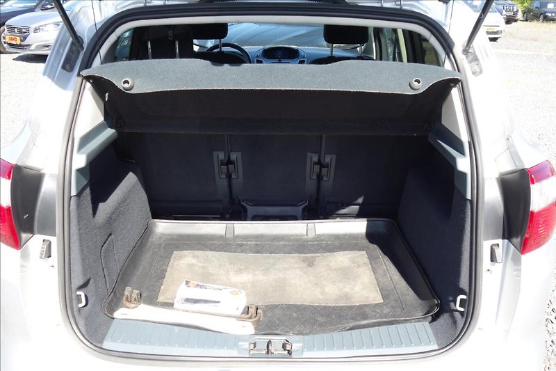 Ford C-MAX 1,6 TDCi 85KW, SERVIS. KN. - fotka 15 z 39
