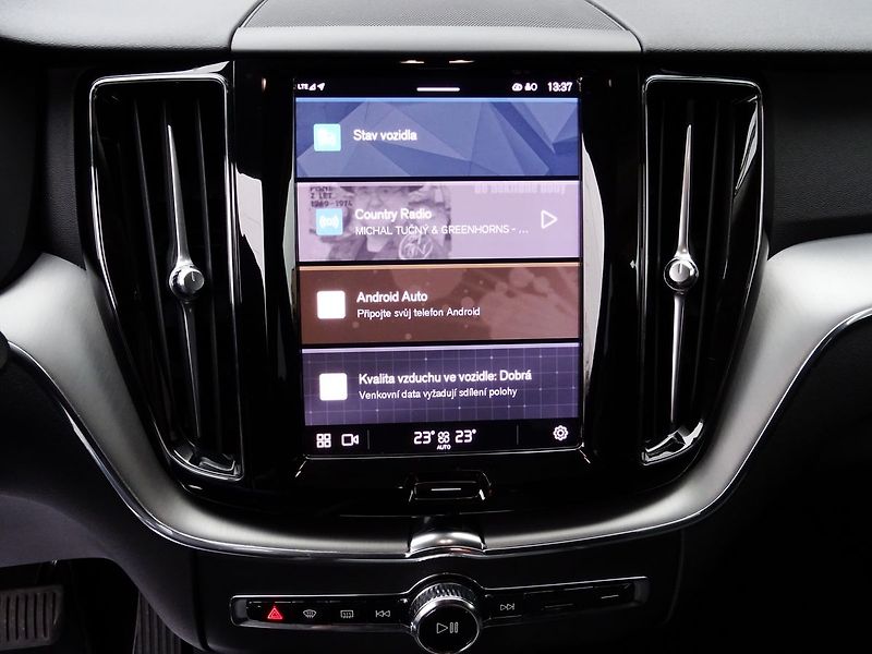 Volvo XC60 B4 145kW AWD LED Mild-Hybrid - fotka 8 z 33